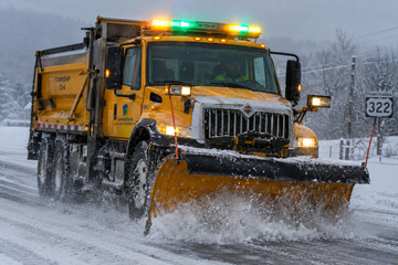Green Warning Lights in Pennsylvania: What the Law Allows for Plows, Township Trucks, and Contractors