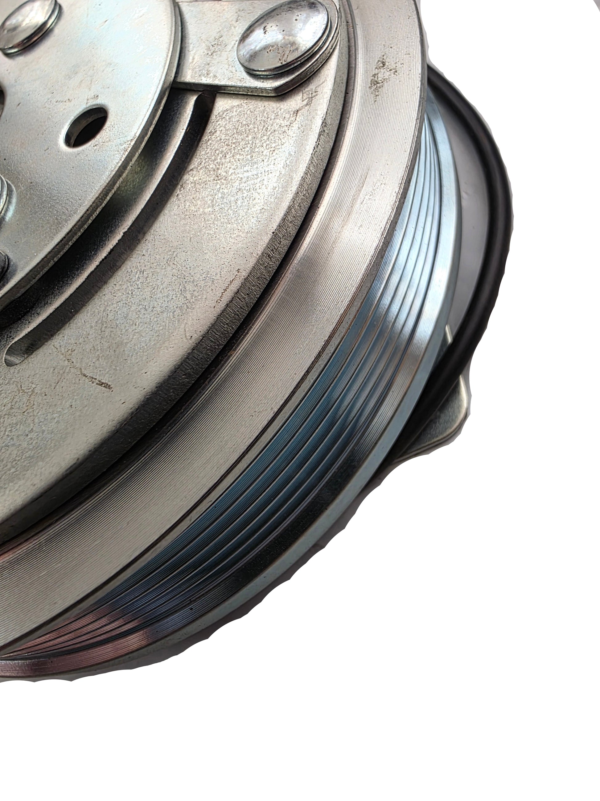 Genuine International 2597637C91 AC Compressor Clutch Drive Pulley (6-Groove, 12V) Hub View