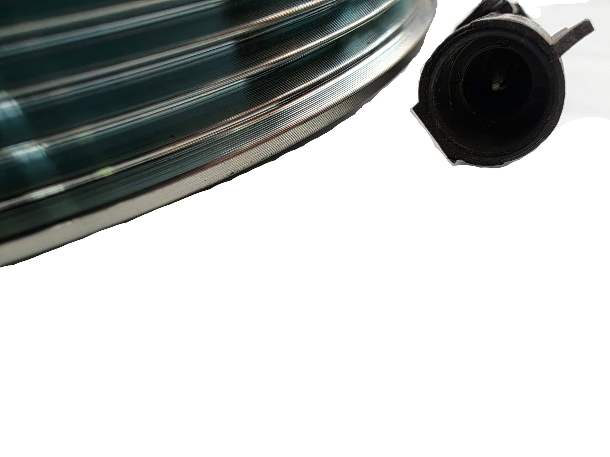 Genuine International 2597637C91 AC Compressor Clutch Drive Pulley (6-Groove, 12V) Electrical Connection View