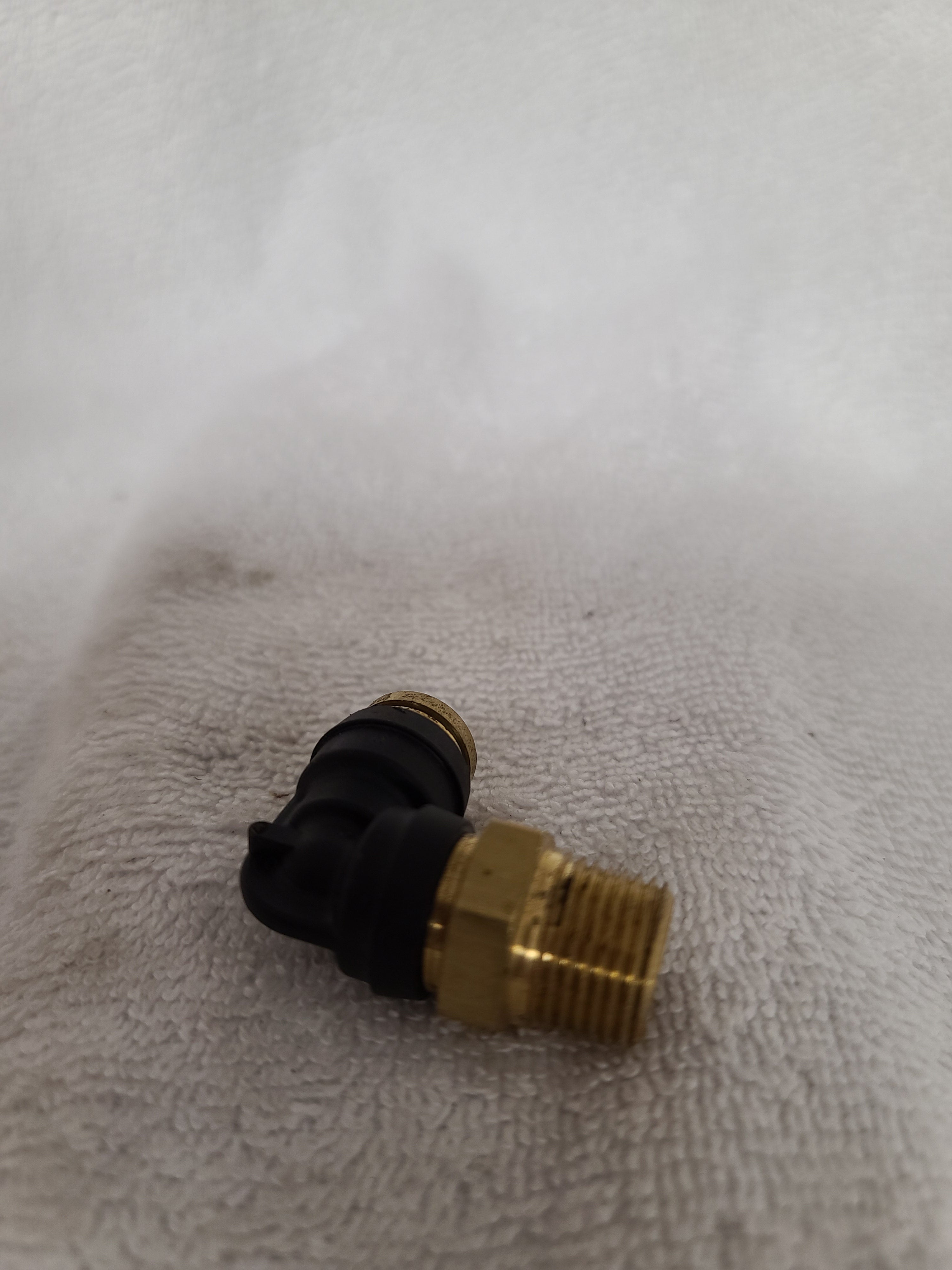 369ptc-8-6 parker-90-male-elbow-3/8" tube x 1/2" mpt