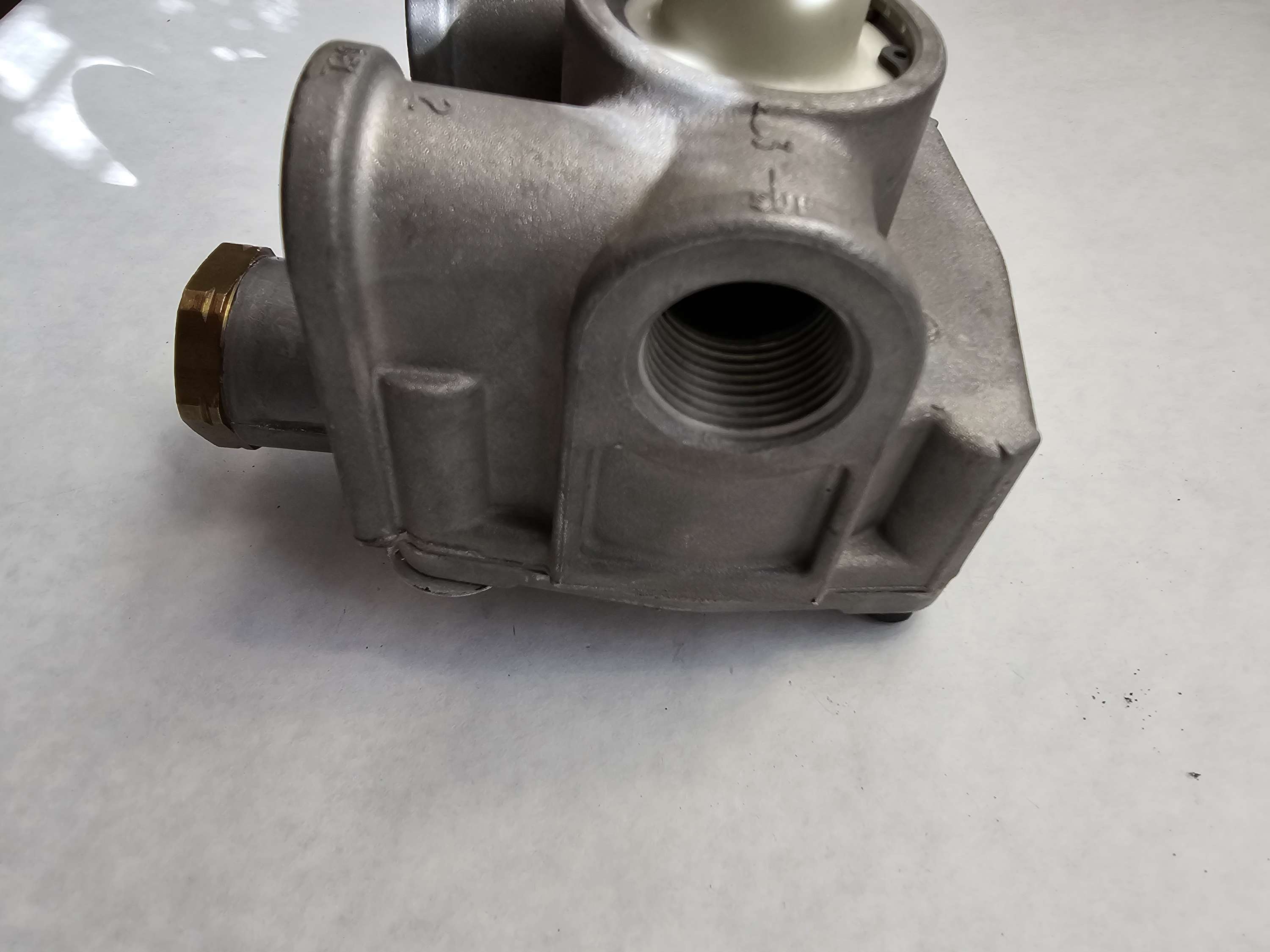 103028 R-14 Relay Valve S-8255A