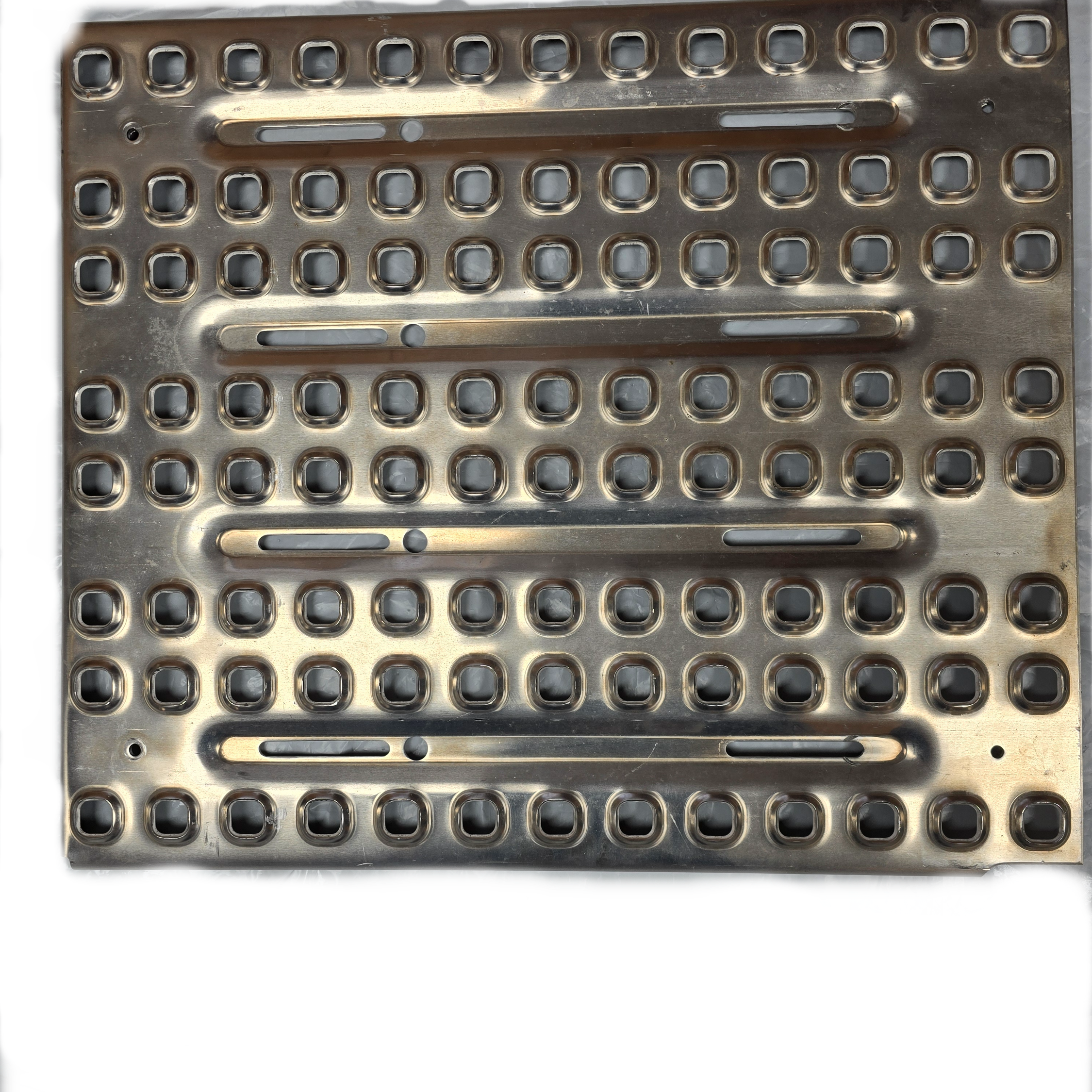 Volvo P/N | 21189909 VNL Deck Plate Catwalk New Factory Take-off