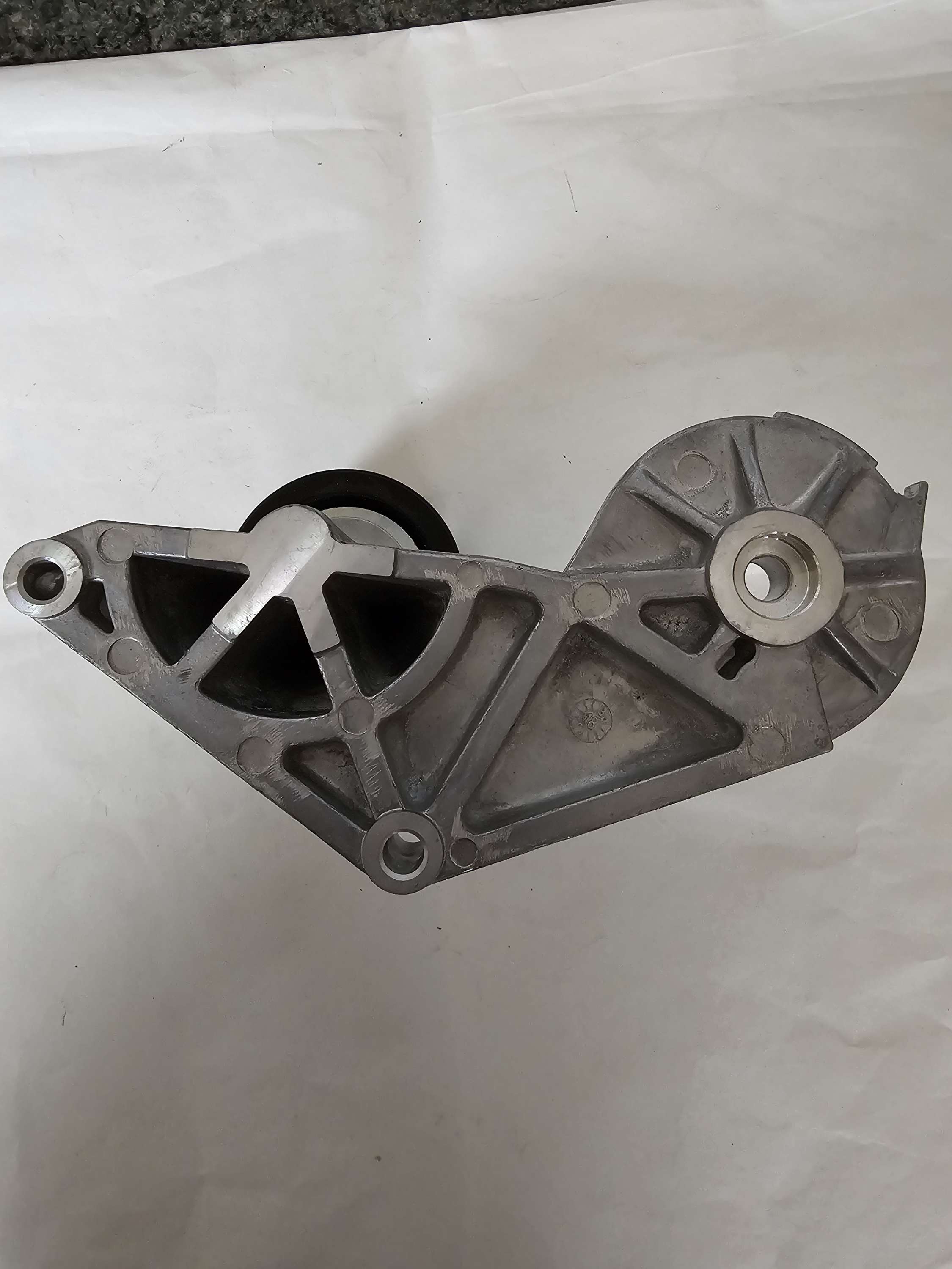 1943947 Pulley Idler Tensioner OEM Paccar