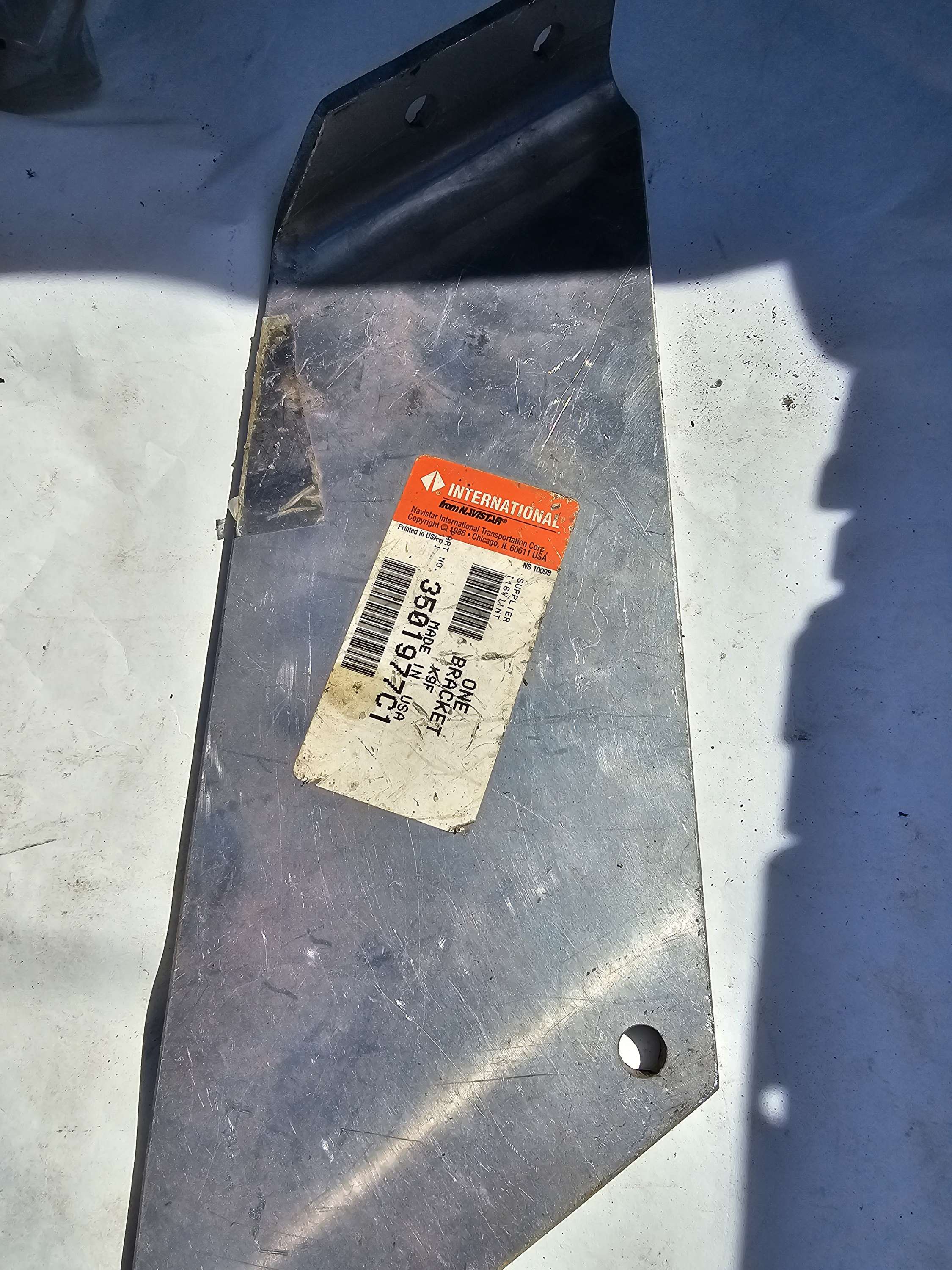 2501977C1 Bracket Mounting Step International