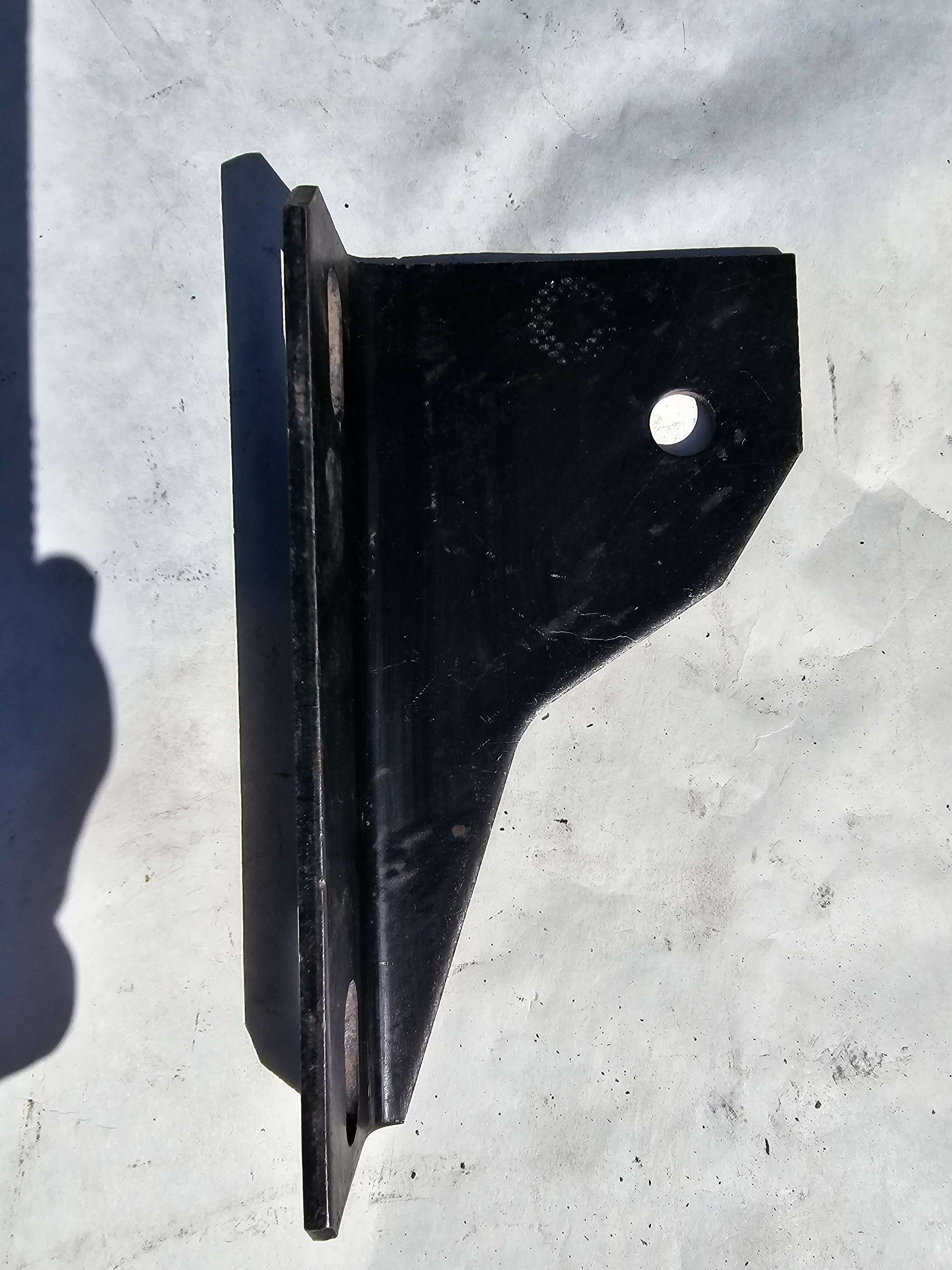 Genuine International 471409C2 Bracket Pipe Lower/Uppe