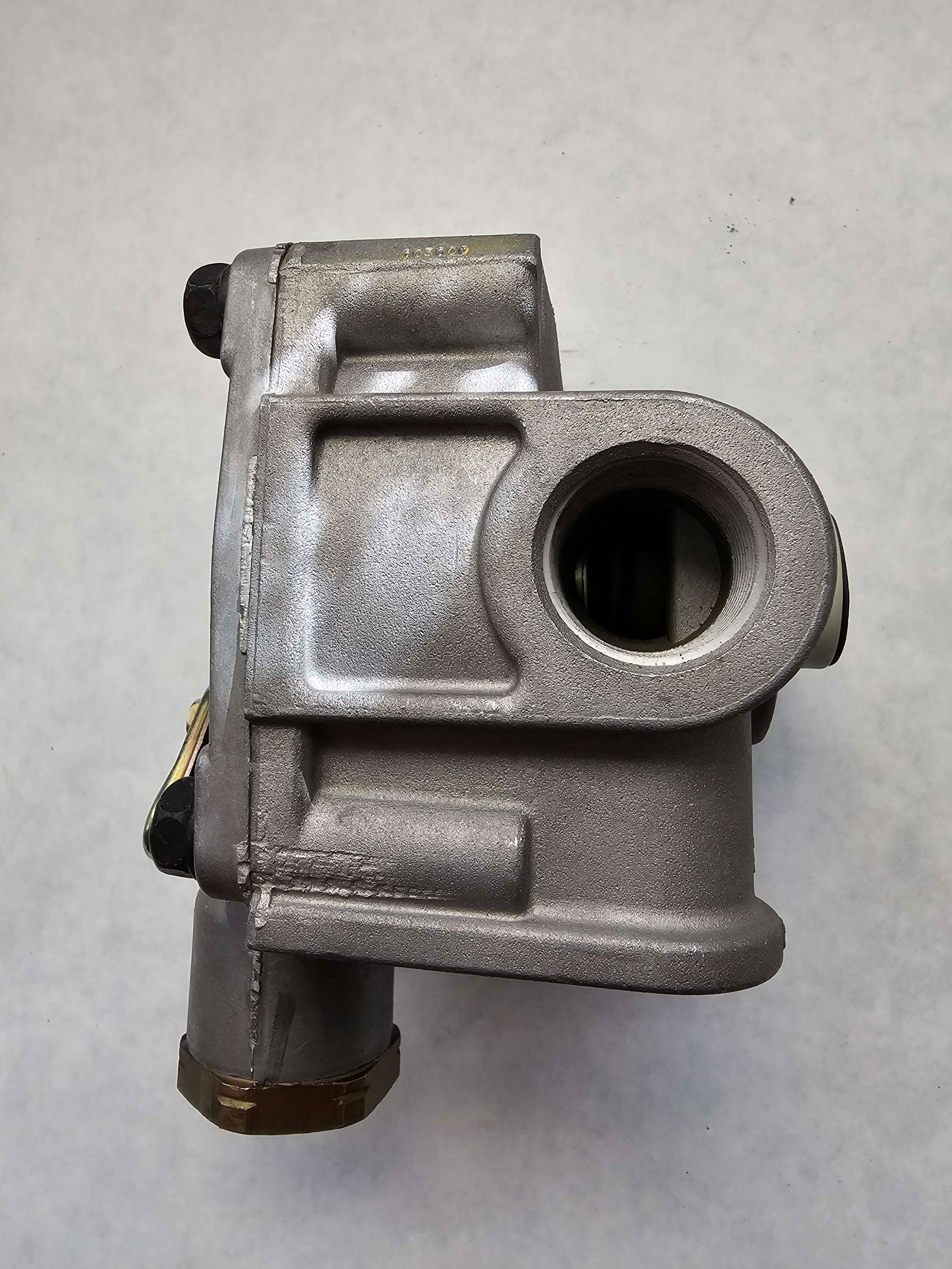 103028 R-14 Relay Valve S-8255A