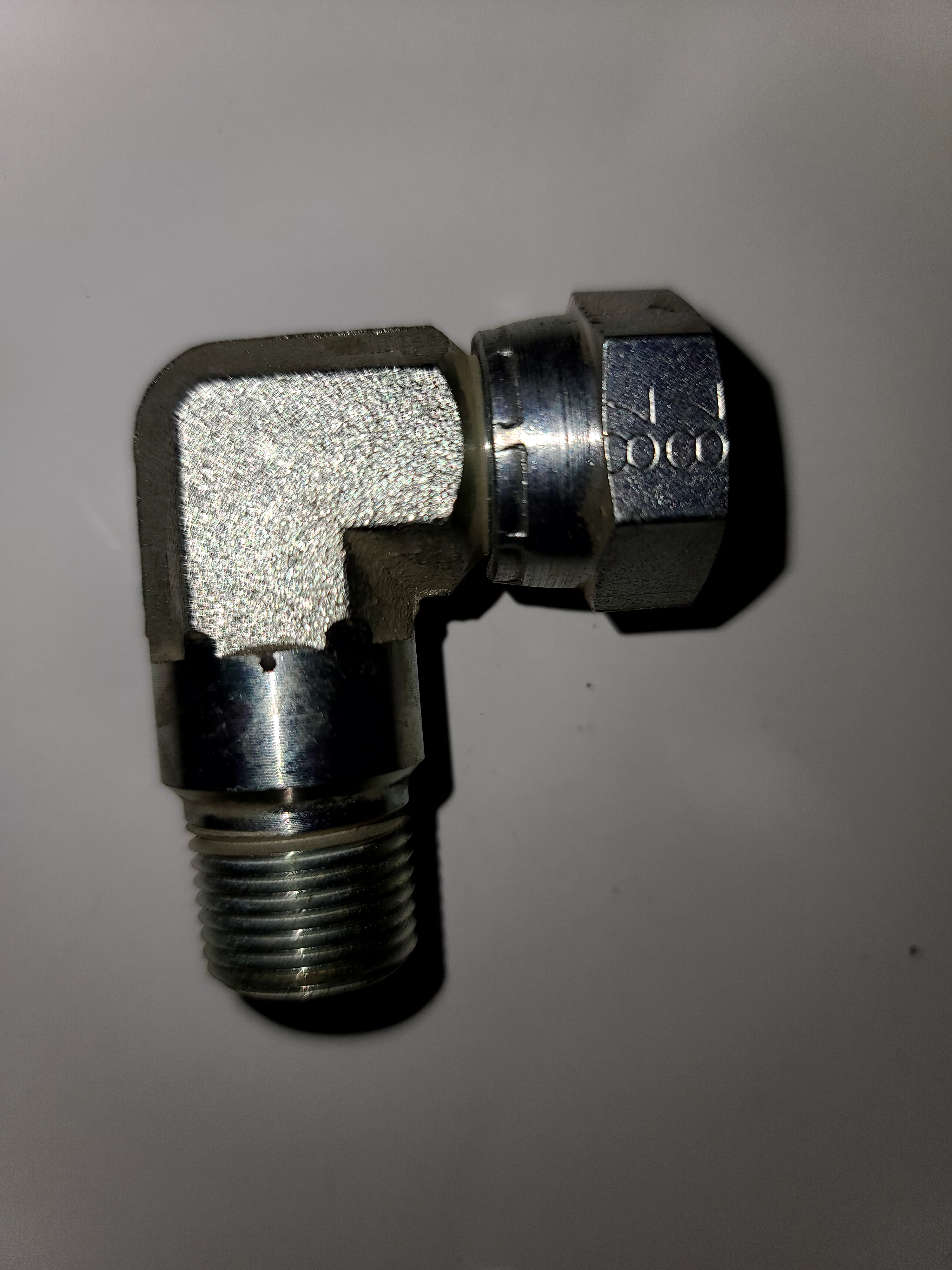 9405X6X6FG 90 Deg. Male Pipe to Female Pipe Swivel