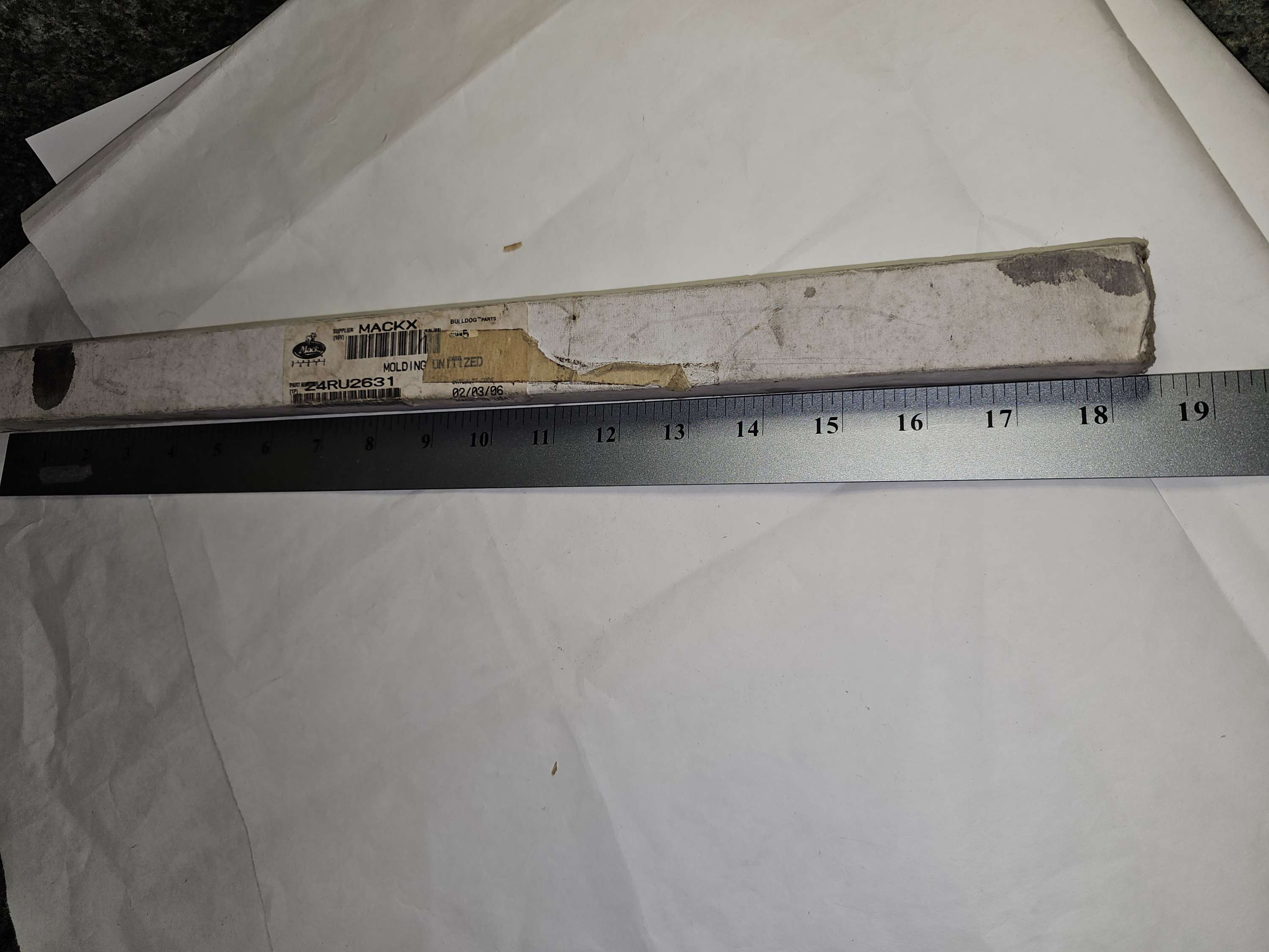 24RU2631 Molding Unitized MACK