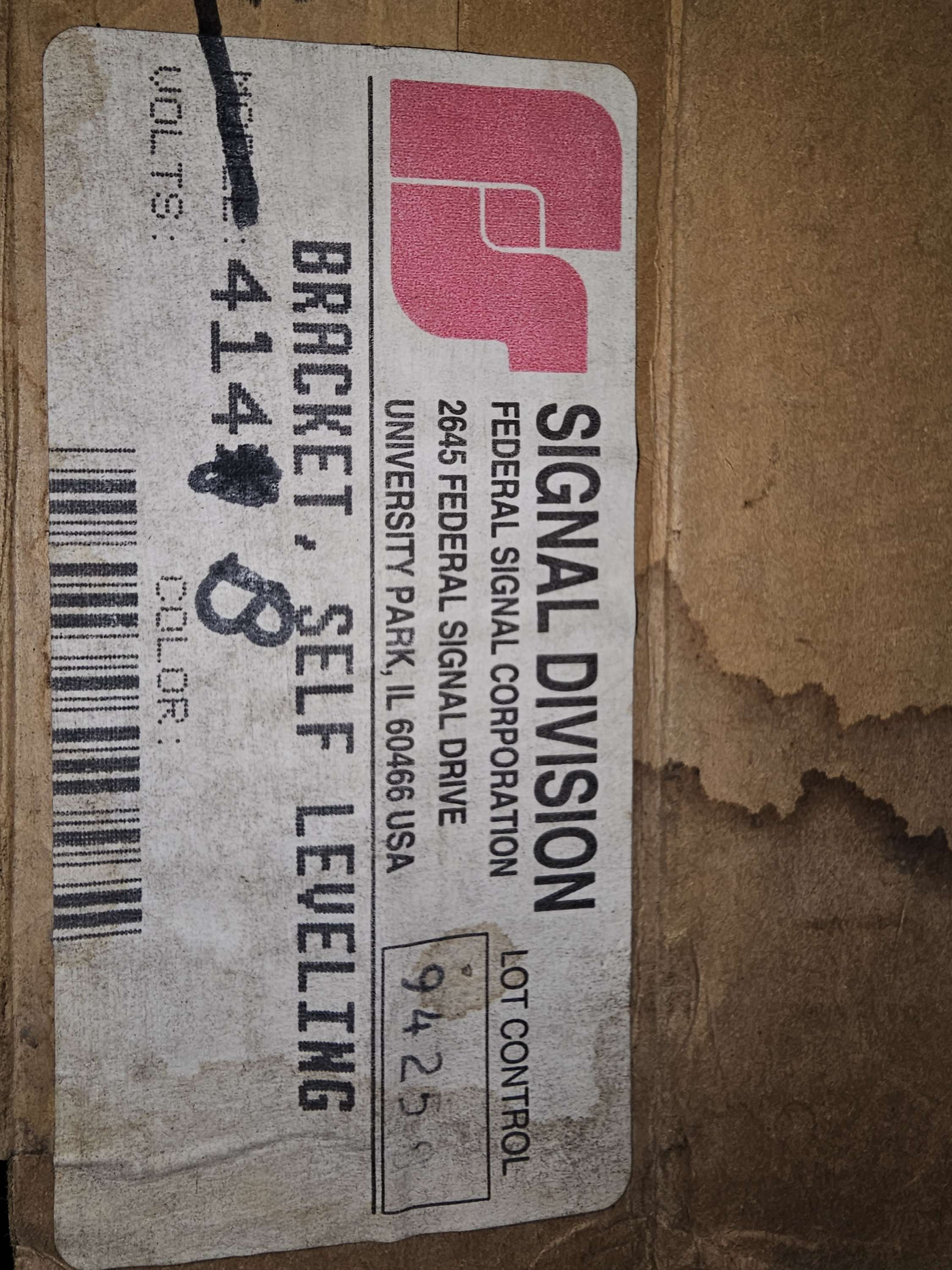 414B Bracket Self Leveling Federal Signal Corp. New