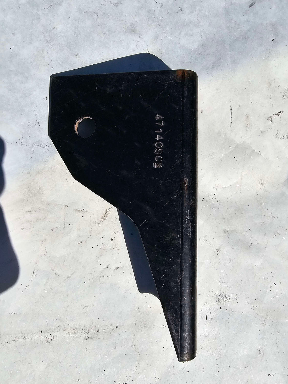 Genuine International 471409C2 Bracket Pipe Lower/Uppe
