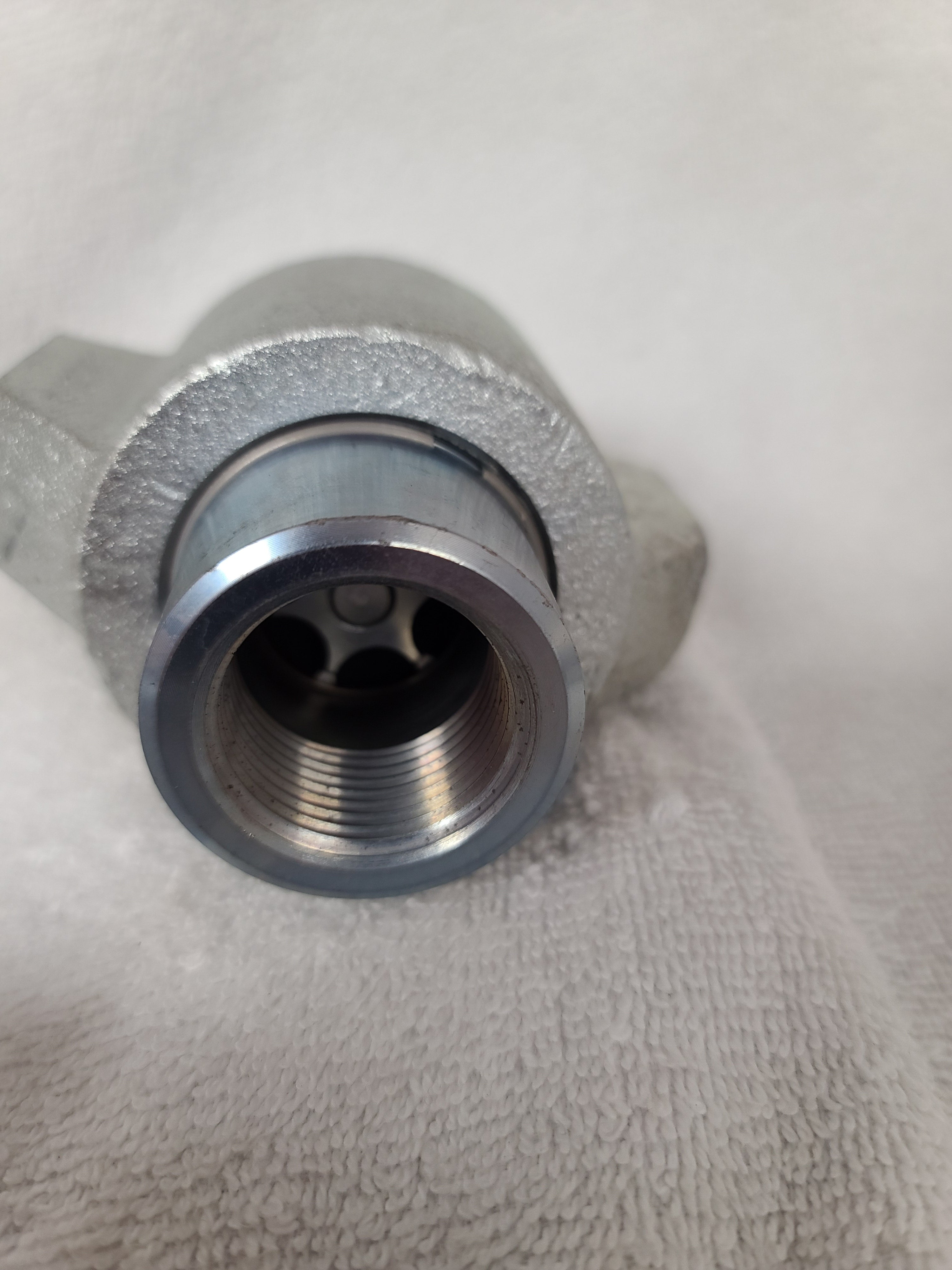 8wsf8-dixon-1-steel-ws-series-high-pressure-coupler-1-11-1-2-nptf-thread