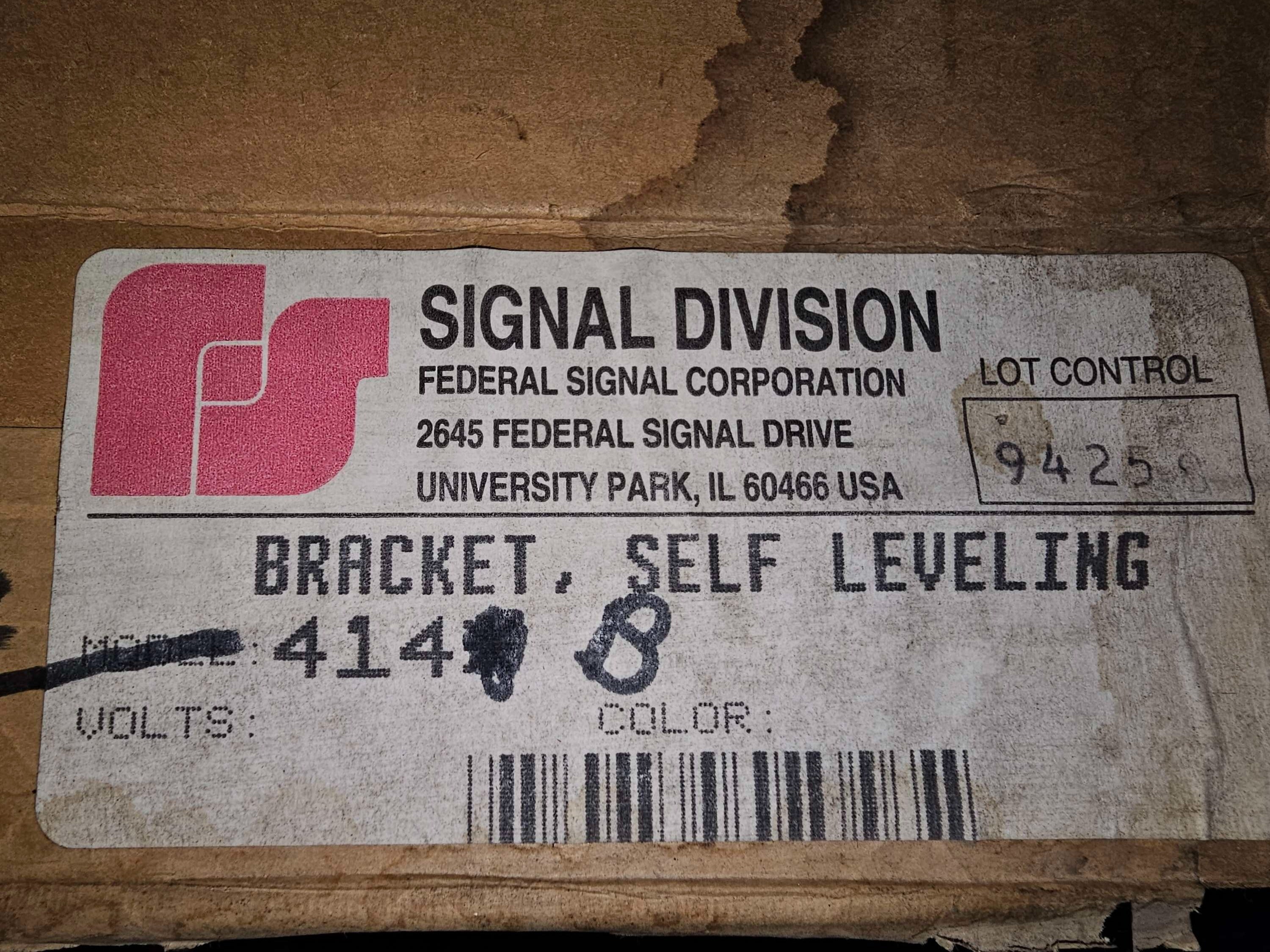 414B Bracket Self Leveling Federal Signal Corp. New