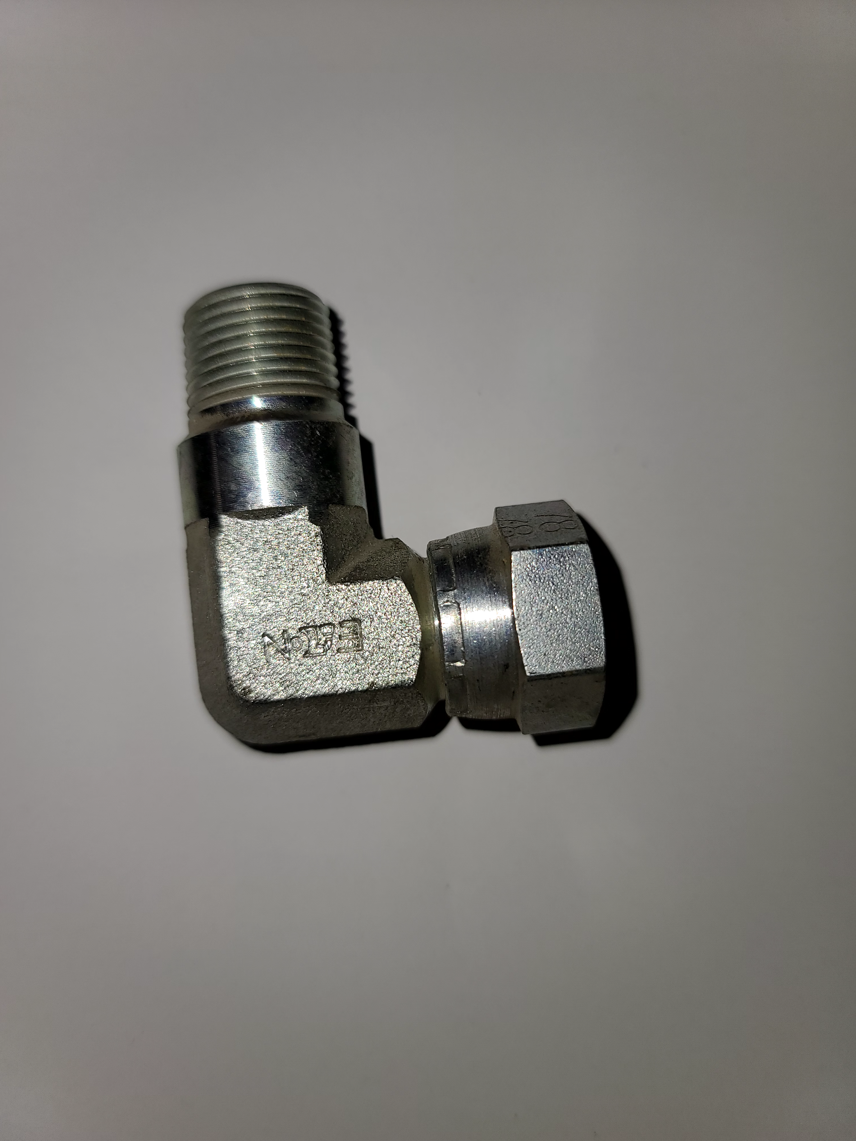 9405X6X6FG 90 Deg. Male Pipe to Female Pipe Swivel