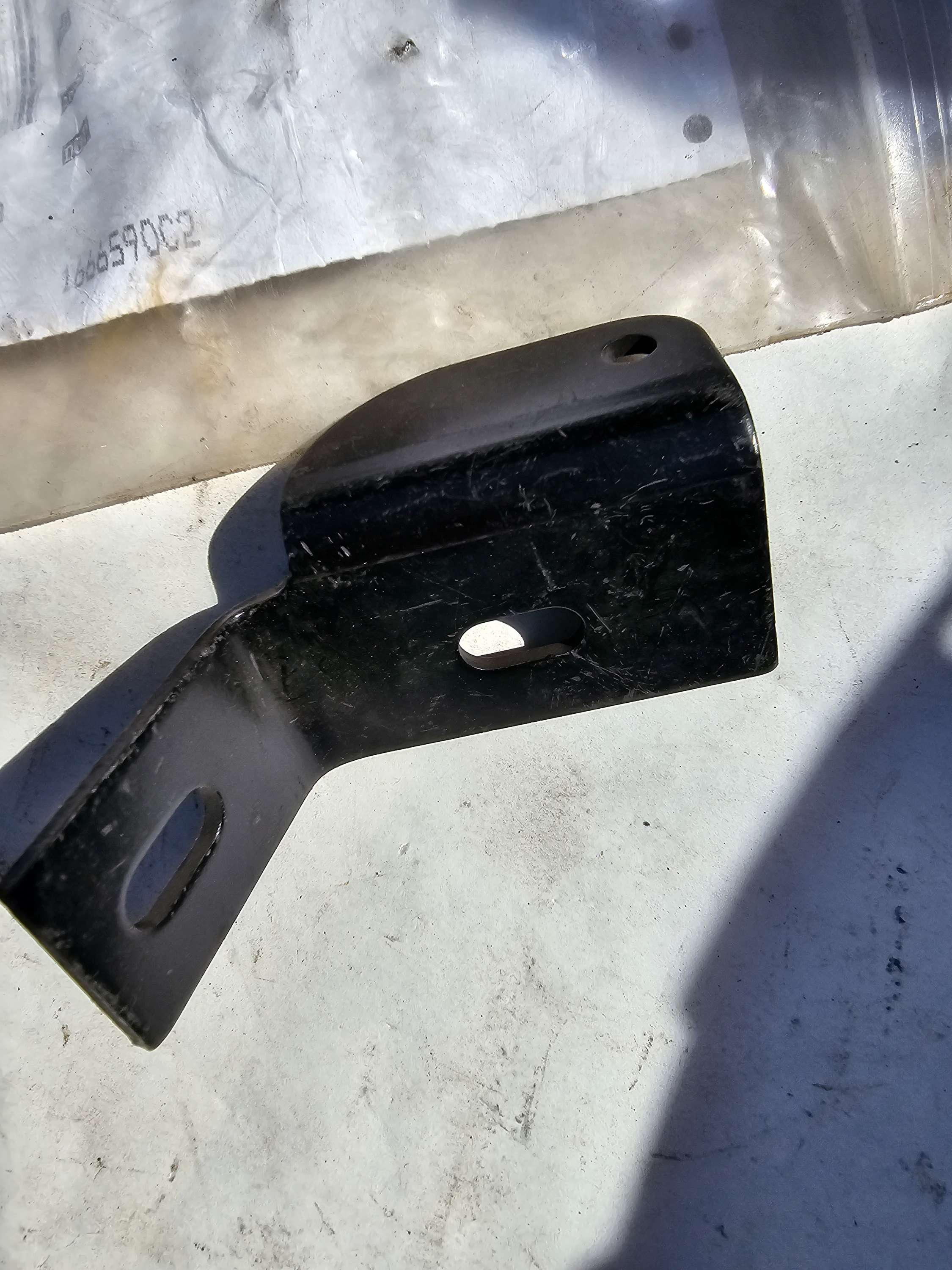 1666590C2 Bracket for Hood Stop Cable International