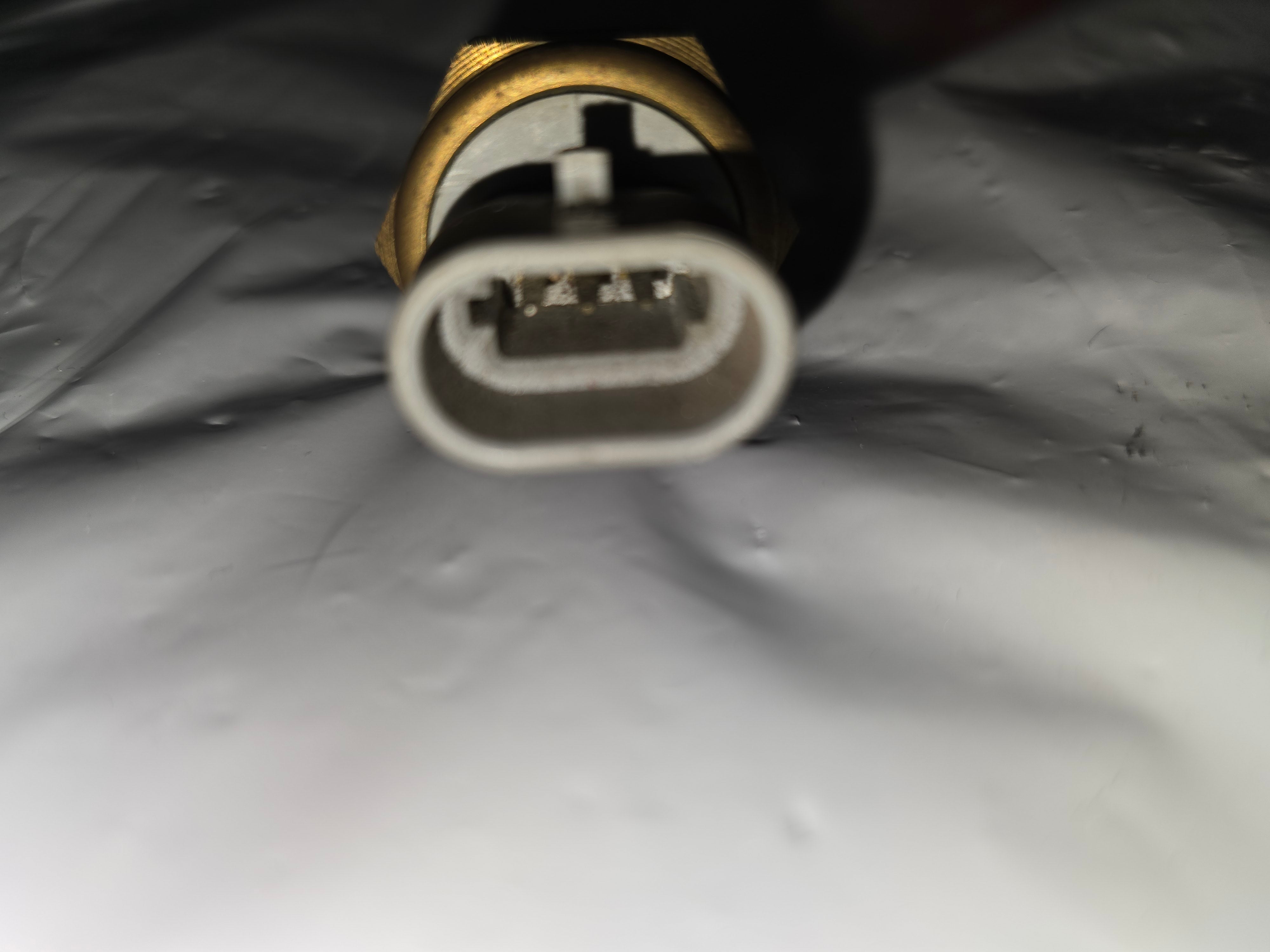 3863023 | New OEM Cummins / Onan Temperature Switch