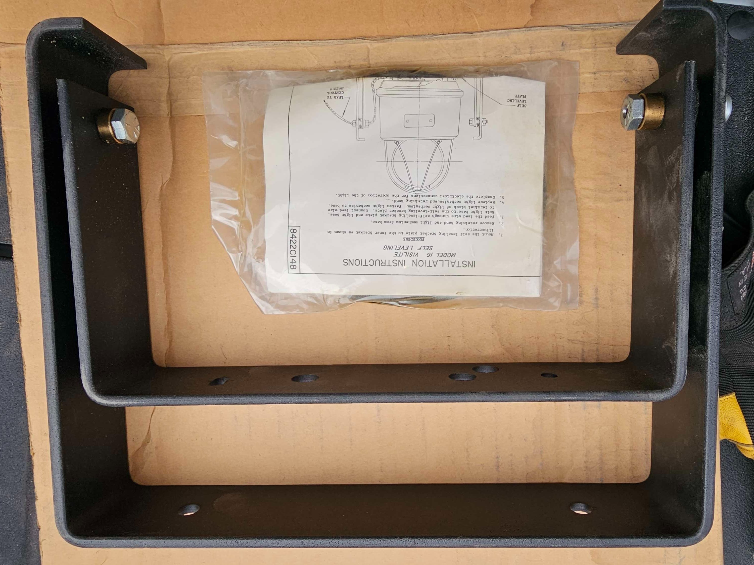 414B Bracket Self Leveling Federal Signal Corp. New