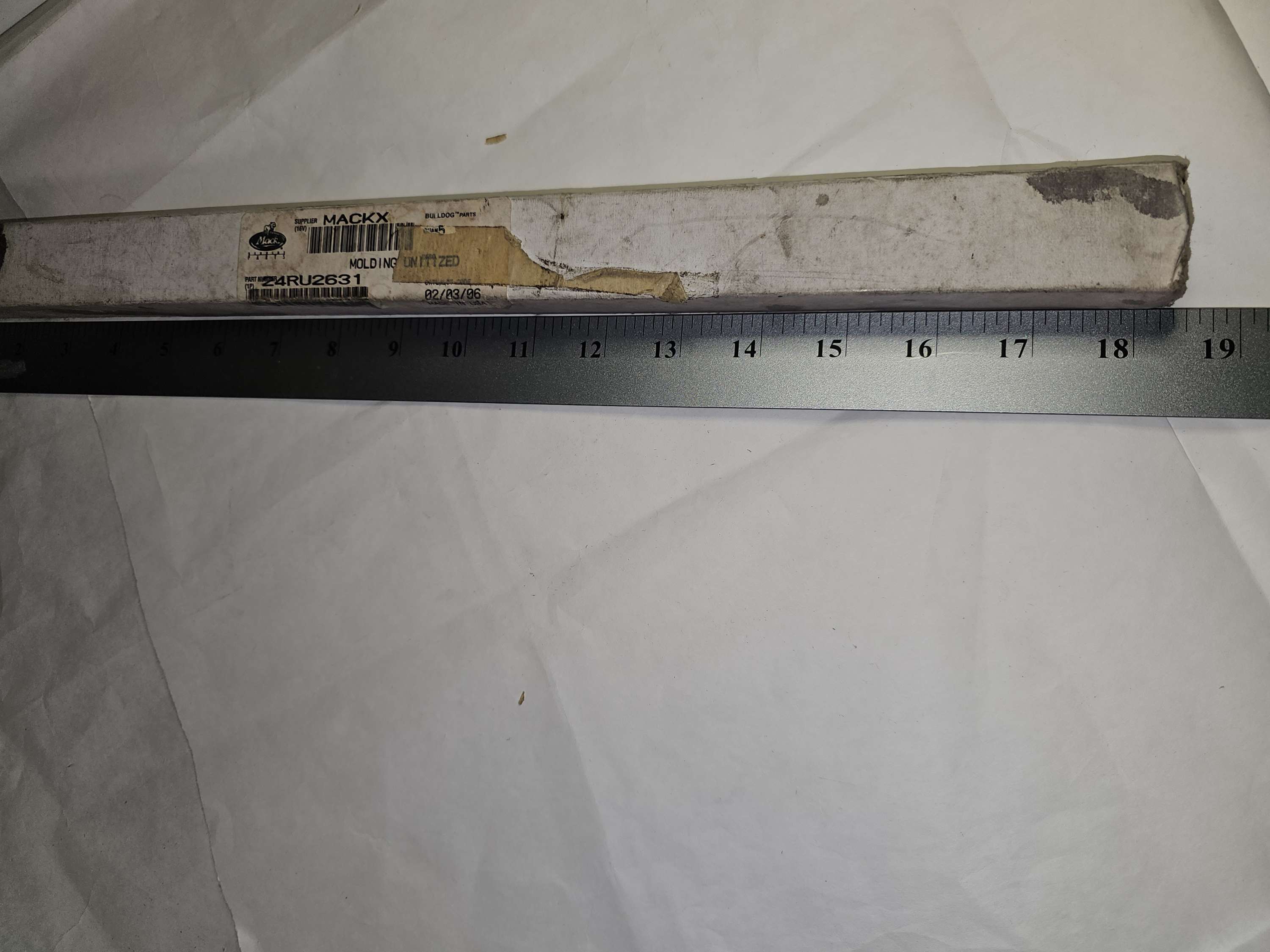 24RU2631 Molding Unitized MACK
