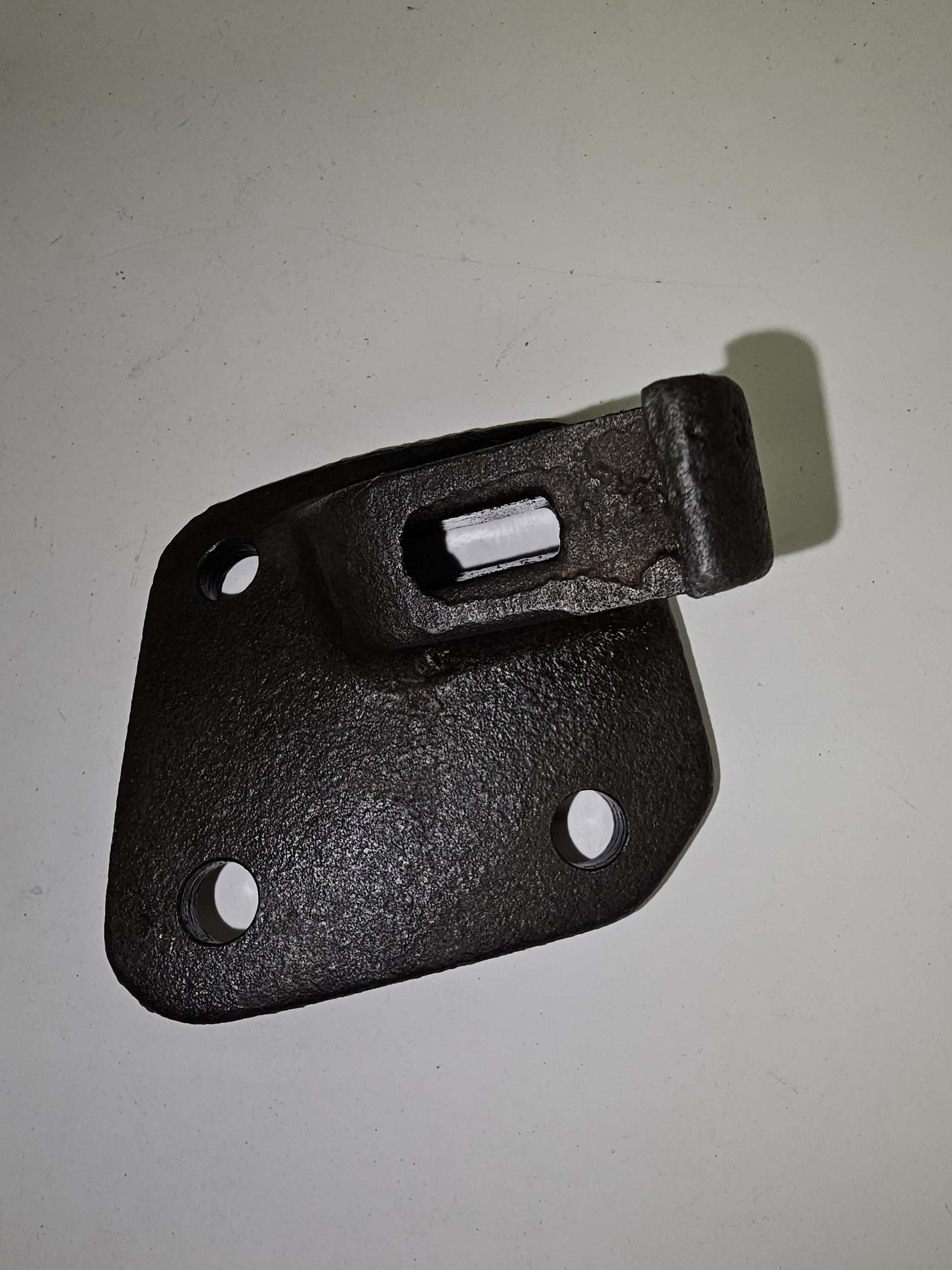 135RB23 Hood Latch Socket Mack