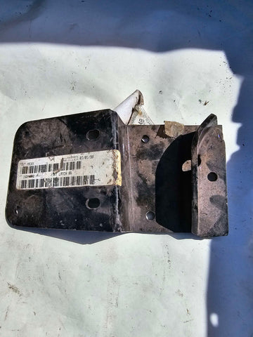 15QM-4100 Bracket Latch RH MACK