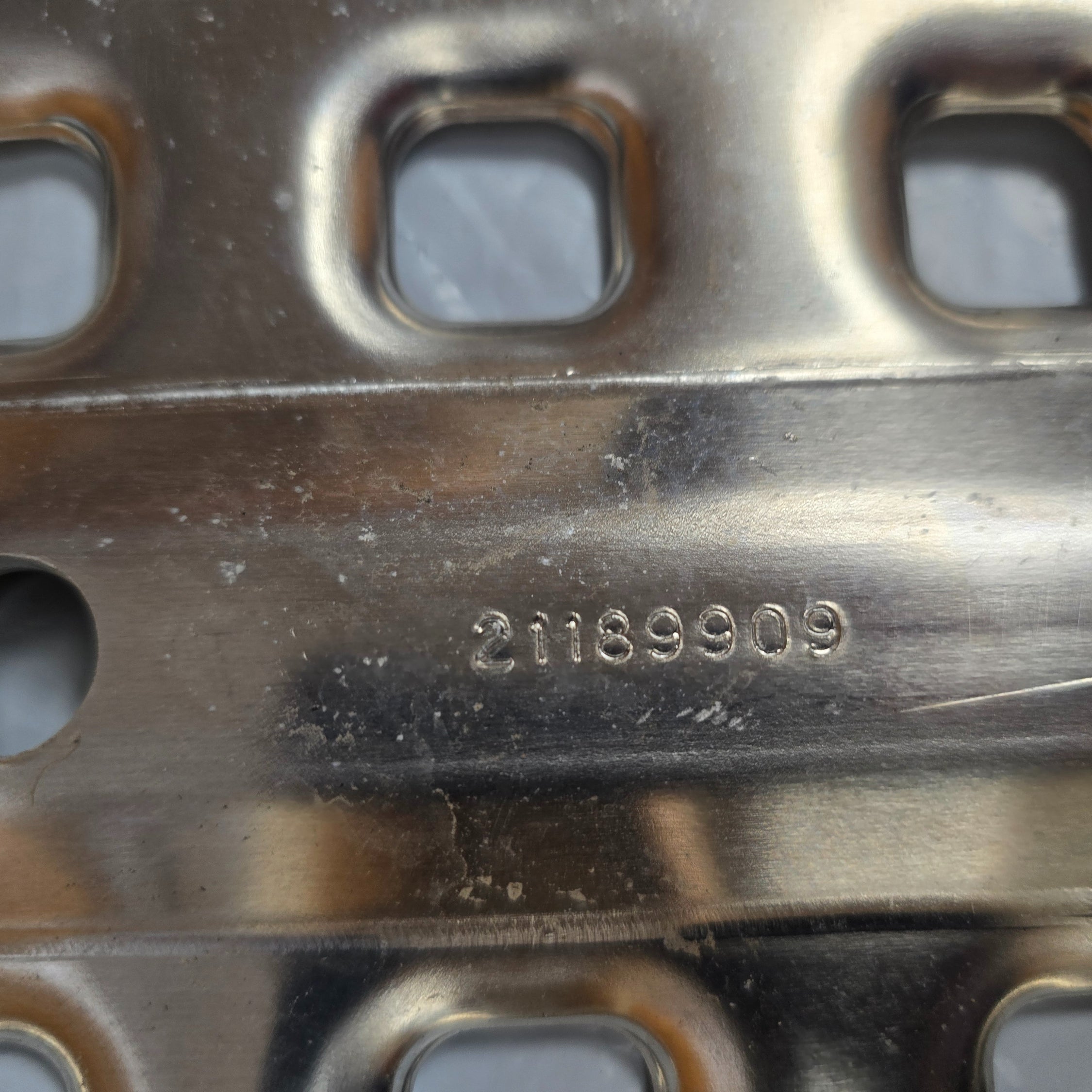 Volvo P/N | 21189909 VNL Deck Plate Catwalk New Factory Take-off