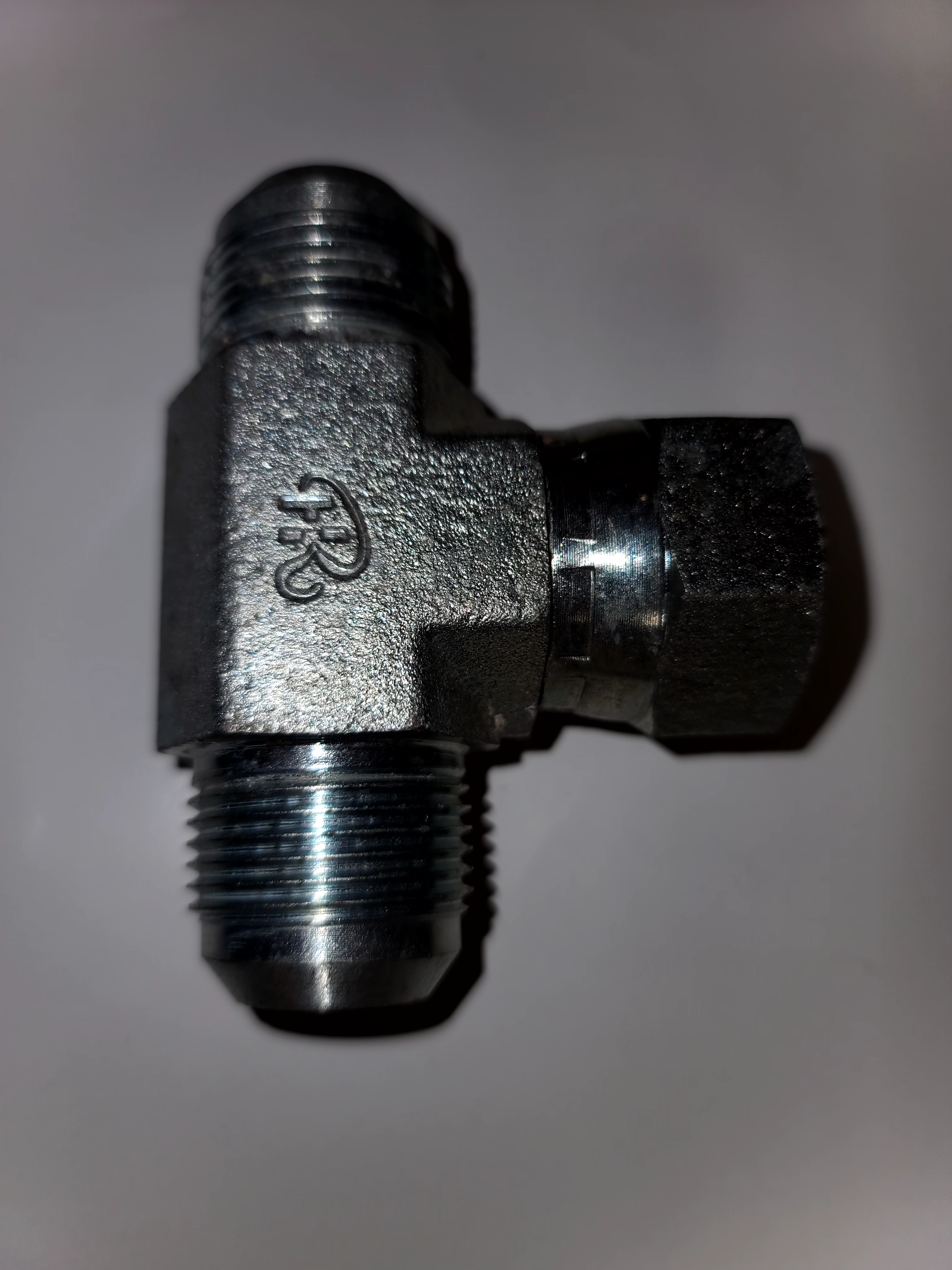 C5707X14X14X14 JIC Branch Swivel Tee